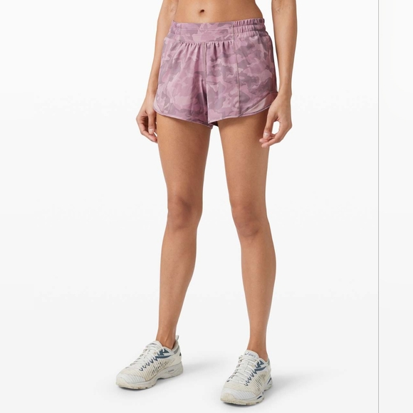 Lululemon Hotty Hot Short II *Long 4" Size 10 - Picture 3 of 4